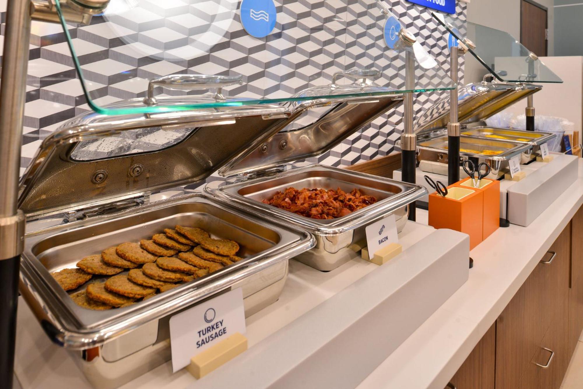 Holiday Inn Express & Suites Fresno Airport By Ihg Luaran gambar